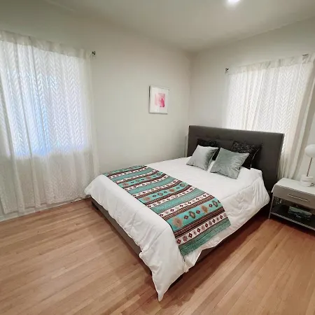 Private Room With En-Suite Bathroom And Private Entrance In A House
